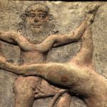 Gilgamesj in gevecht met de 'hemelstier'; terracotta reliëf bewaard in de Koninklijke Musea voor Kunst en Geschiedenis, Brussel