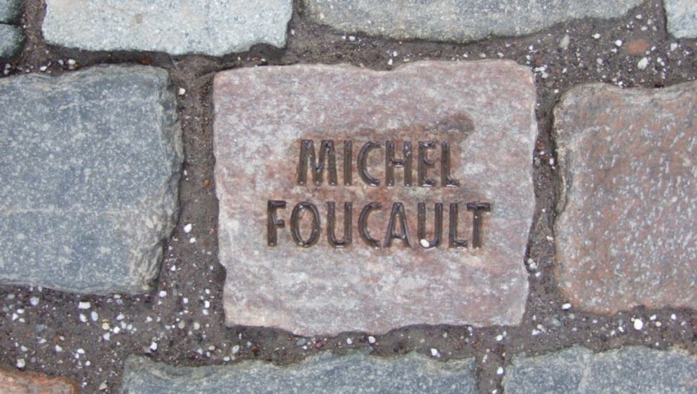 Koud Vierkant - De steen ter nagedachtenis aan Michel Foucault.
