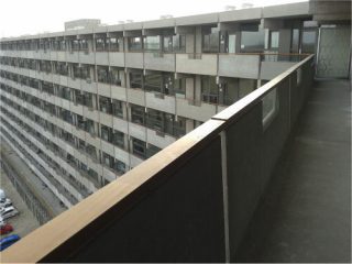 Foto uit eigen archief, 9 maart 2015. ‘De gerenoveerde Kleiburgflat vanaf de tiende verdieping naar beneden. 