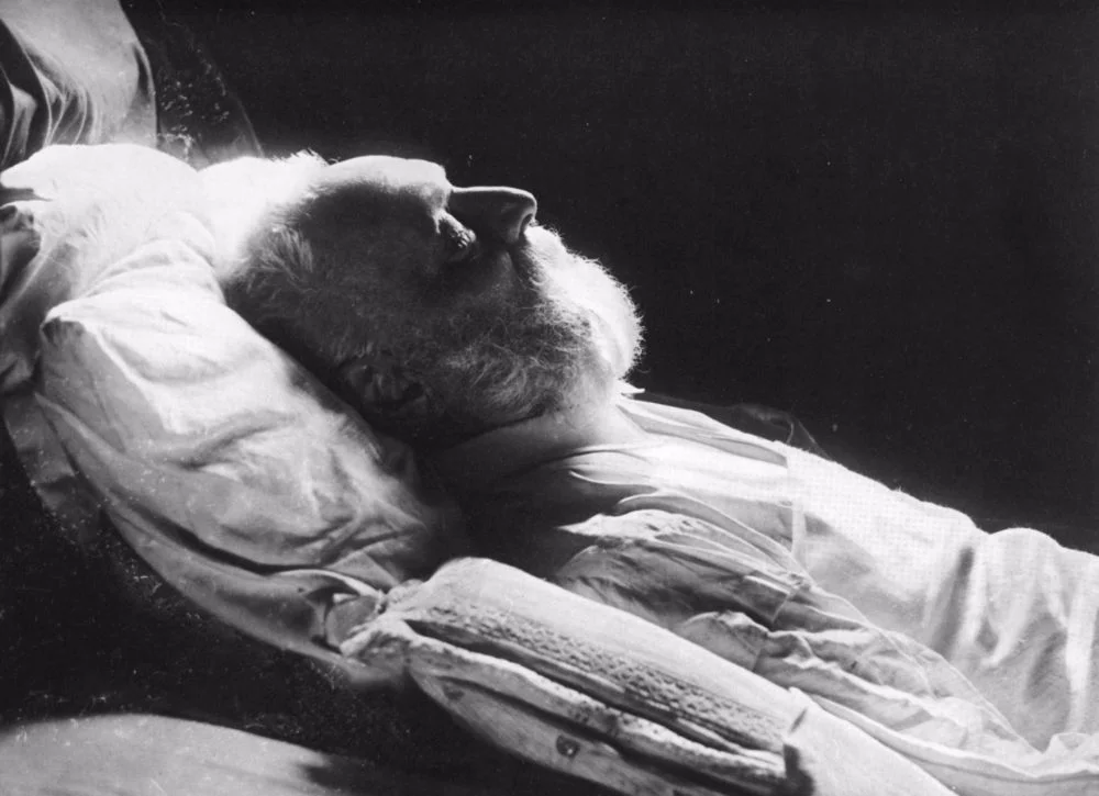 Victor Hugo na łożu śmierci. (wiki)