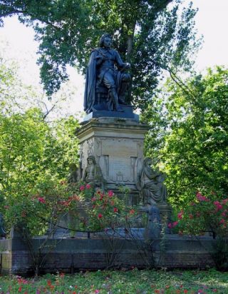 Standbeeld van Vondel in het Vondelpark (cc)