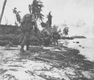Amerikaanse mariniers heroveren het eiland