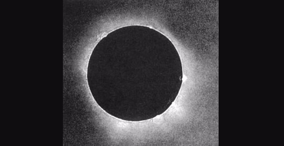 De allereerste foto van een zonsverduistering, Julius Berkowski (1851)