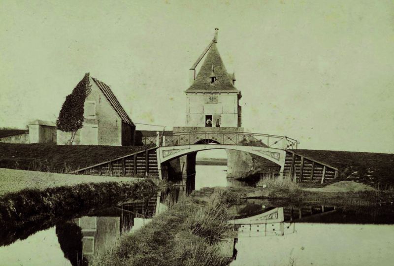 Foto van de Ketenboom kort voor de sloop in 1886 (bron: RCE Amersfoort)