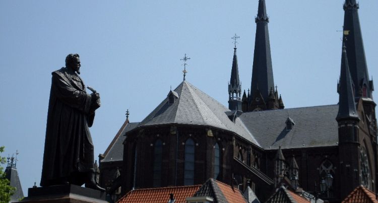 Standbeeld van Hugo de Groot in Delft (cc - Evangelidis)