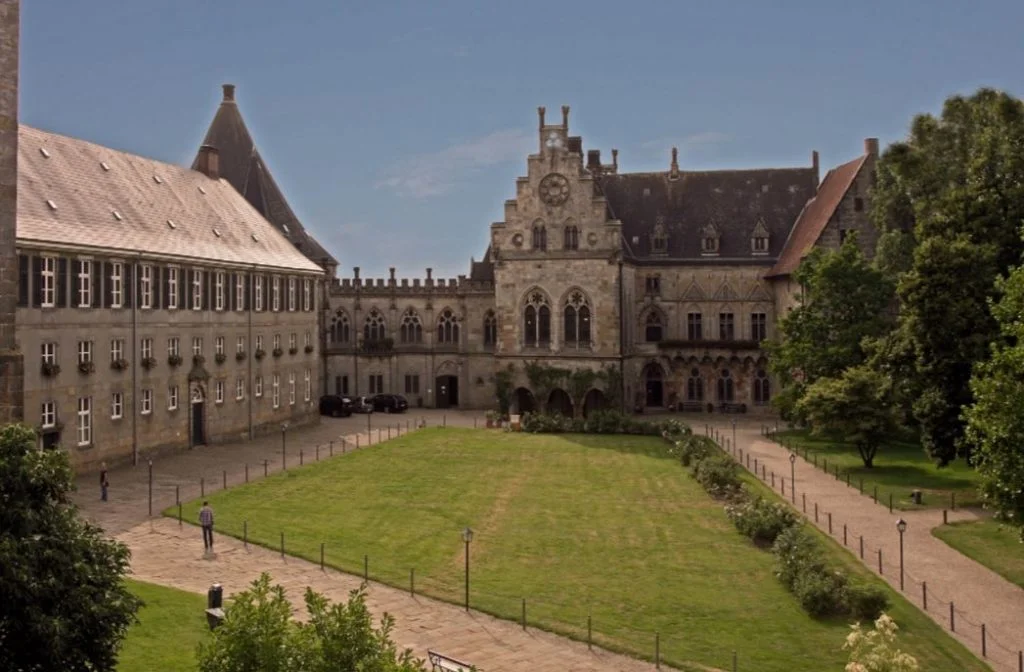 Binnenplaats van het kasteel (cc - Jola Sik)