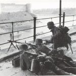 Slag om Narva - Estse soldaten bij de rivier de Narva, 1944 (wiki - airbase.ru)