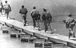 Pontonbrug in de Ebro juli 1938