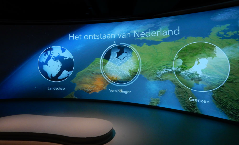 Zaalvullende projectie Nederland in Vogelvlucht