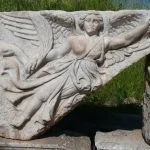 Bas-reliëf van Nikè te Efeze (cc - Maxfield)