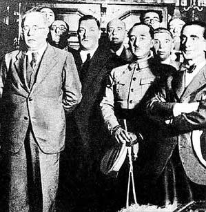 Azaña (l) en Franco in 1932