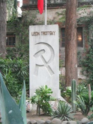 Graf van Leon Trotski - cc