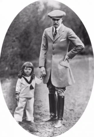 Prins Bernhard, als kleuter, met zijn vader prins Bernhard von Lippe 1914 (cc - Nationaal Archief)