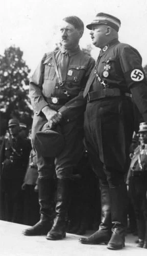 Hitler en Röhm op de Rijkspartijdag van 1933