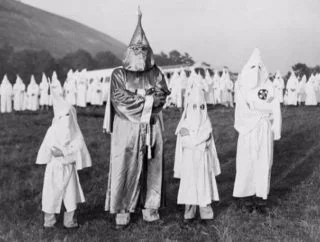 Aanhangers van de Ku Klux Klan in 1948 - cc