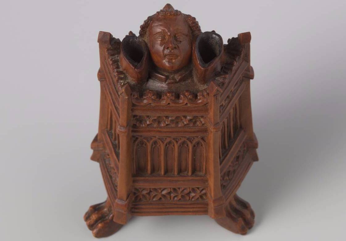 De gebeeldhouwde inktpot (Foto Rijksmuseum)
