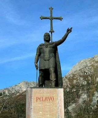 Don Pelayo met achter hem het Kruis van Covadonga - cc