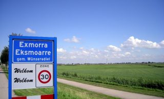 Plaatsnaamborden in Friesland bevatten de Nederlandse én Friese naam. (