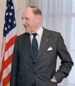 Joseph Luns in 1983 in het Pentagon - cc
