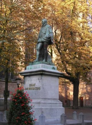 Standbeeld van Jan van Nassau op het Domplein in Utrecht - cc