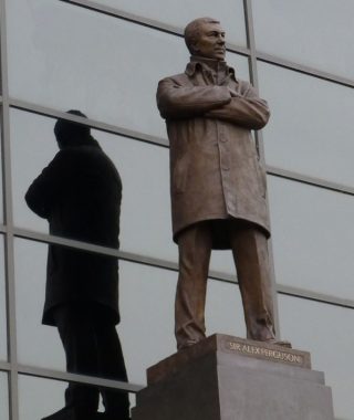 Beeld van Sir Alex Ferguson bij Old Trafford - cc