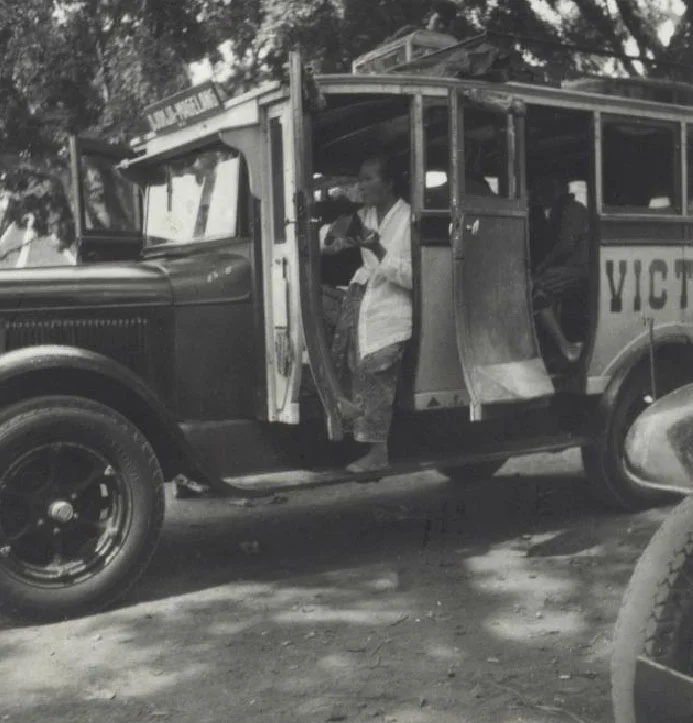 Autobus circa 1930 (KITLV)