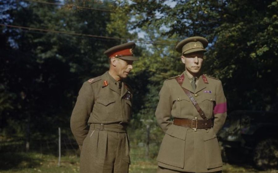 Koning George VI met regent Karel van België (r), 1944 - IWM