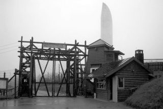 Nacht und nebel - De ingang van kamp Natzweiler (cc - wiki)