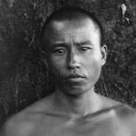 Portret van een Chinese dwangarbeider, ca 1900/1940. (Wikimedia, coll. Museum van Wereldculturen)