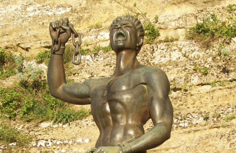 Een standbeeld van Eunus te Enna op Sicilië. (cc - Eannatum)