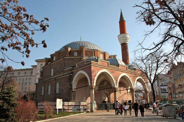 De imposante Banya Bashi-moskee (1576) werd gebouwd toen Bulgarije deel uitmaakte van het Ottomaanse rijk (1396-1878). - wiki