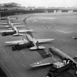 Vliegveld Tempelhof tijdens de Blokkade van Berlijn (U.S. Air Force)