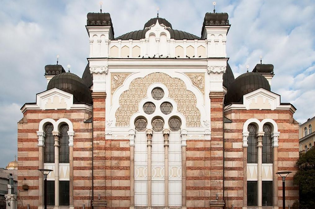 De synagoge van Sofia; ooit middelpunt van de omvangrijke Joodse bevolking van Bulgarije. Tijdens de Tweede Wereldoorlog bleven deportaties uit, maar daarna emigreerden de meeste Joden. (wiki)