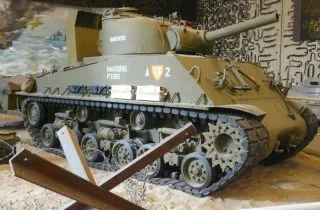 Sherman M4A3 met 105mm-houwitser (cc - Zandcee - wiki)