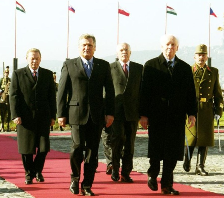 Presidenten van de Visegrádlanden in Boedapest in 2003 (wiki - GFDL)