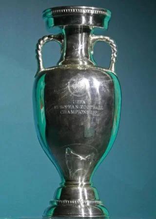 De trofee, de Coupe Henri Delaunay (CC BY-SA 3.0 - Кирилл Венедиктов - wiki)
