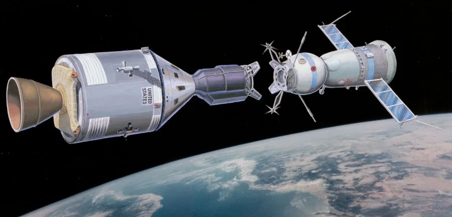 De koppeling van de Apollo en de Sojoez ruimtecapsules op 15 juli 1975 wordt beschouwd als het einde van de ruimtewedloop. - NASA