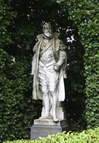 Standbeeld van Locquenghien in het plantsoen van de Kleine Zavel. (cc - Klever - wiki)