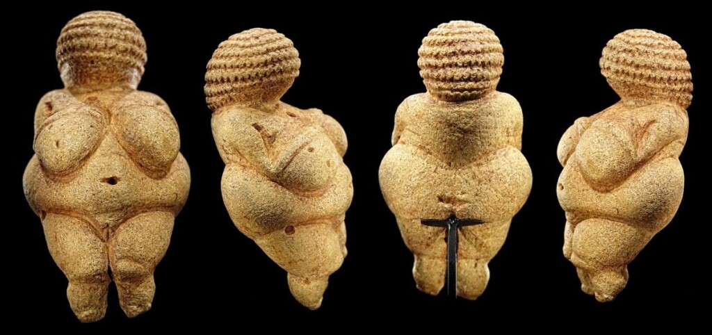 Venus van Willendorf van alle kanten