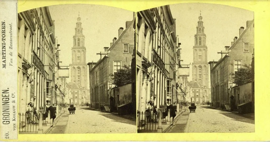 Martinitoren vanuit de Zwanestraat, F.J. von Kolkow (Von Kolkow & Co), 1868 (NL-GnGRA_1988_138), Beeldbank Groningen, RHC Groninger Archieven