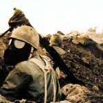 De Irak-Iranoorlog (1980-1988) - Iraanse strijder met gasmasker (CC BY-SA 3.0 - wiki)