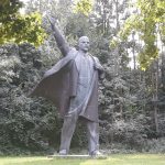 Het Lenin-beeld in Oost-Groningen (Foto Historiek)