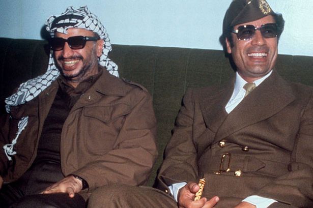 Yasser Arafat met Gaddafi in 1977 (Publiek Domein - wiki)