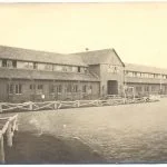 Het hoofdgebouw van Kamp Vught (Kommandantur) in 1945 (collectie Nationaal Monument Kamp Vught) - Tracesofwar.com
