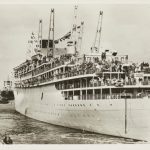 Het passagiersschip ms Oranje van de Stoomvaartmaatschappij 'Nederland' bij de aankomst in Amsterdam. Foto van Willem Job uit 1946 (Scheepvaartmuseum)