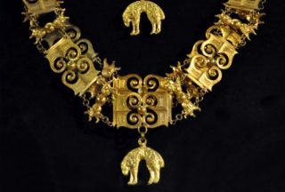 Een keten en juweel van de Orde van het Gulden Vlies (Oostenrijkse tak) in het museum Grand Curtius (CC BY-SA 3.0 - Paul Hermans - wiki)