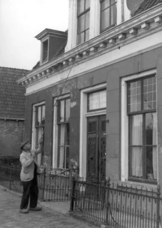 Een porder in Leeuwarden, 1947. (wiki - Nationaal Archief)