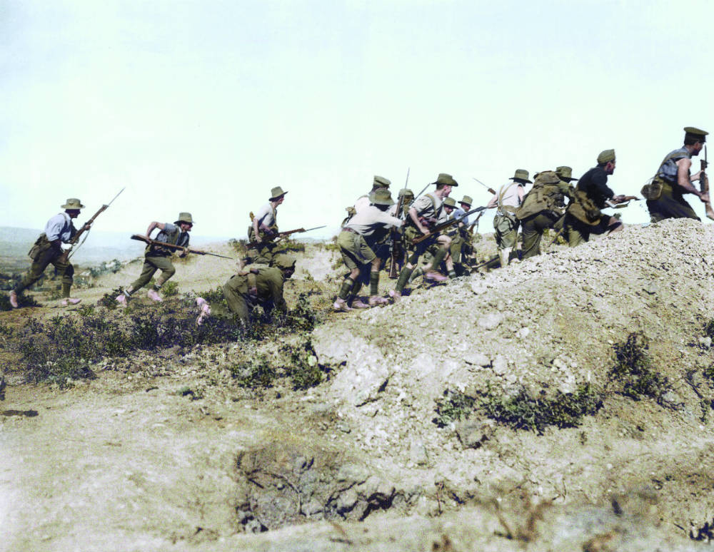 Australische soldaten tijdens de Slag bij Gallipoli - Foto uit: ‘De tijd in kleur. Beelden uit de wereldgeschiedenis 1850 – 1960’ - Dan Jones en Marina Amaral, Uitgeverij Omniboek