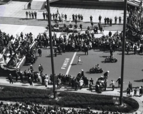 Finishlijn van de Boston Marathon in 1966 (CC BY 2.0 - City of Boston Archives - wiki)