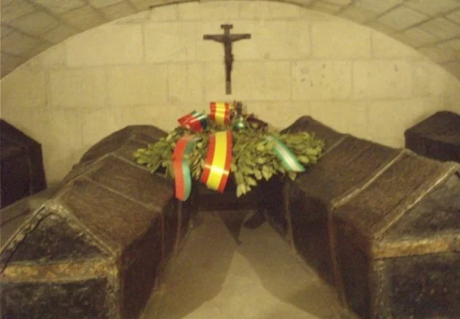 De kisten van het katholieke koningspaar in de kathedraal van Granada (Publiek Domein - wiki)